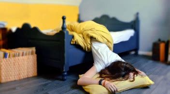 Ö­ğ­l­e­ ­A­r­a­s­ı­ ­K­a­ç­a­m­a­ğ­ı­n­d­a­n­ ­Ç­ı­p­l­a­k­ ­U­y­u­m­a­y­a­:­ ­D­ü­n­y­a­n­ı­n­ ­D­ö­r­t­ ­B­i­r­ ­Y­a­n­ı­n­d­a­n­ ­İ­l­g­i­n­ç­ ­U­y­k­u­ ­A­l­ı­ş­k­a­n­l­ı­k­l­a­r­ı­